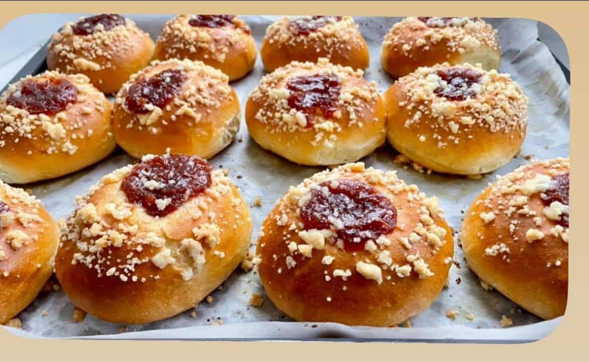 Ψωμάκια με μαρμελάδα